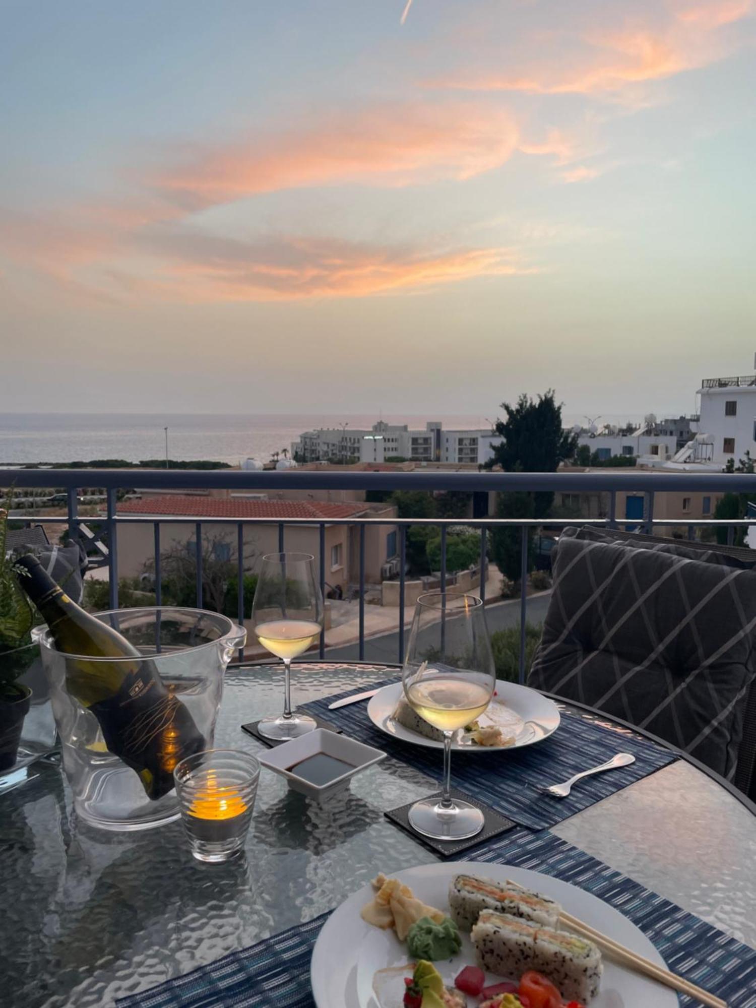 Direct Sea View & Quality Bed - Kings Palace 1 Bed 파포스 외부 사진